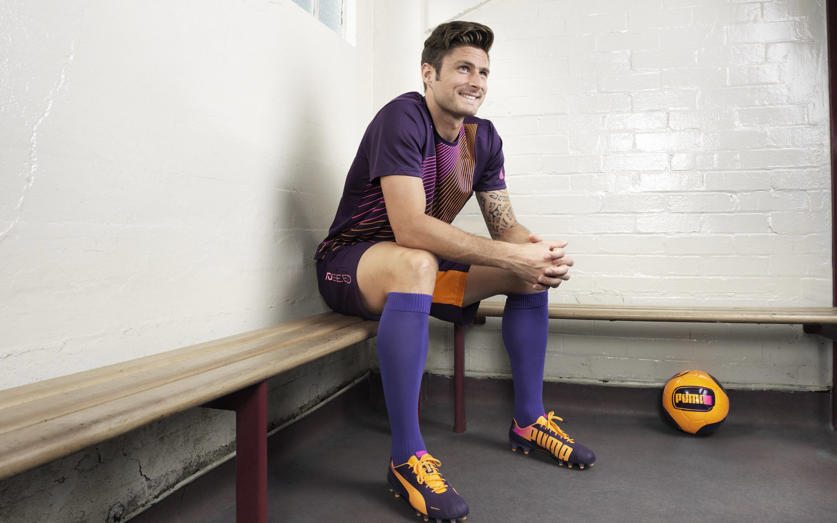 开云体育2026-羽坛狂澜！日本队横扫丹麦，桃田贤斗绝境爆发，王者之焰燃爆全场